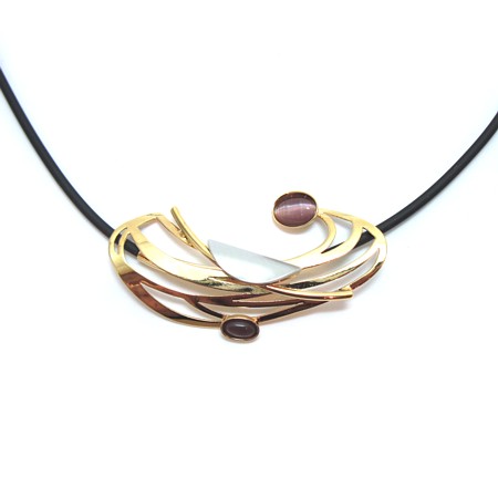 Rubber Necklace with Shiny Gold and Plum Catsite - Click Image to Close